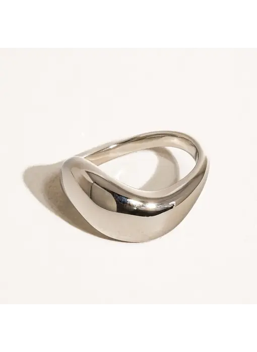 Erin 18K Non-Tarnish Classic Wavy Band