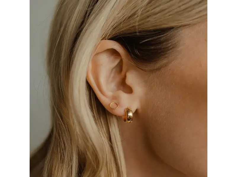 Ofina Jewelry E1113: Twisted Circle Cutout GV Studs