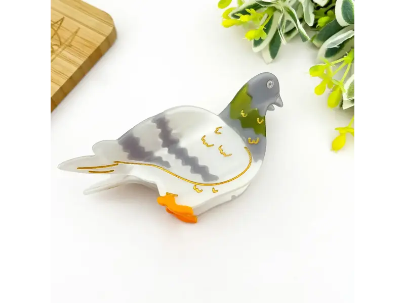 TheDivaSoap Acetate Pigeon Hair Claw Clip