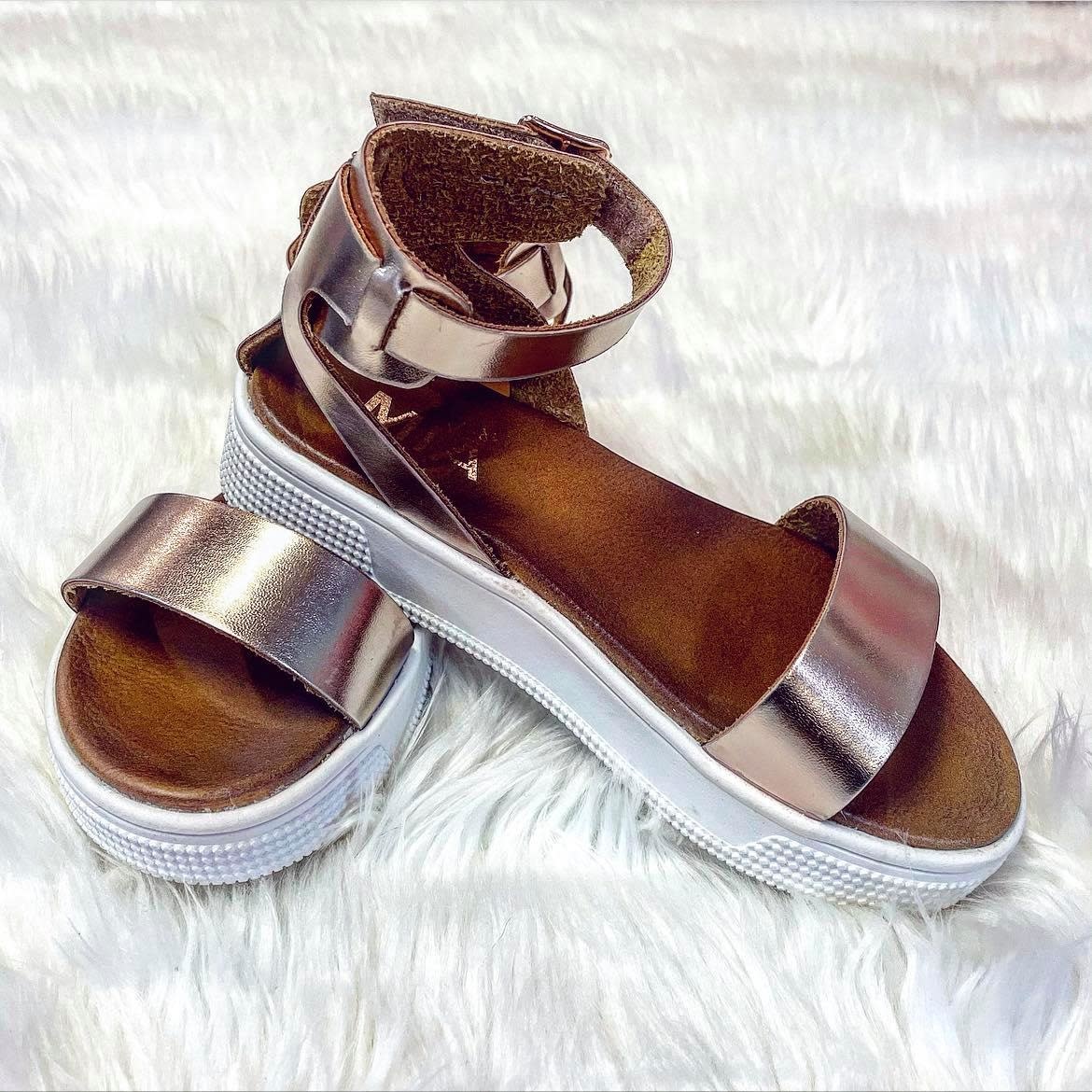 Mia outlet ellen sandals