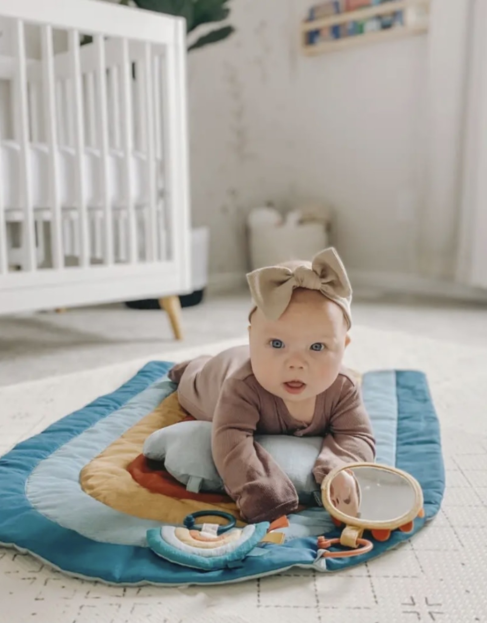 Itzy Ritzy Bitzy Bespoke Ritzy Tummy Time Rainbow Play Mat