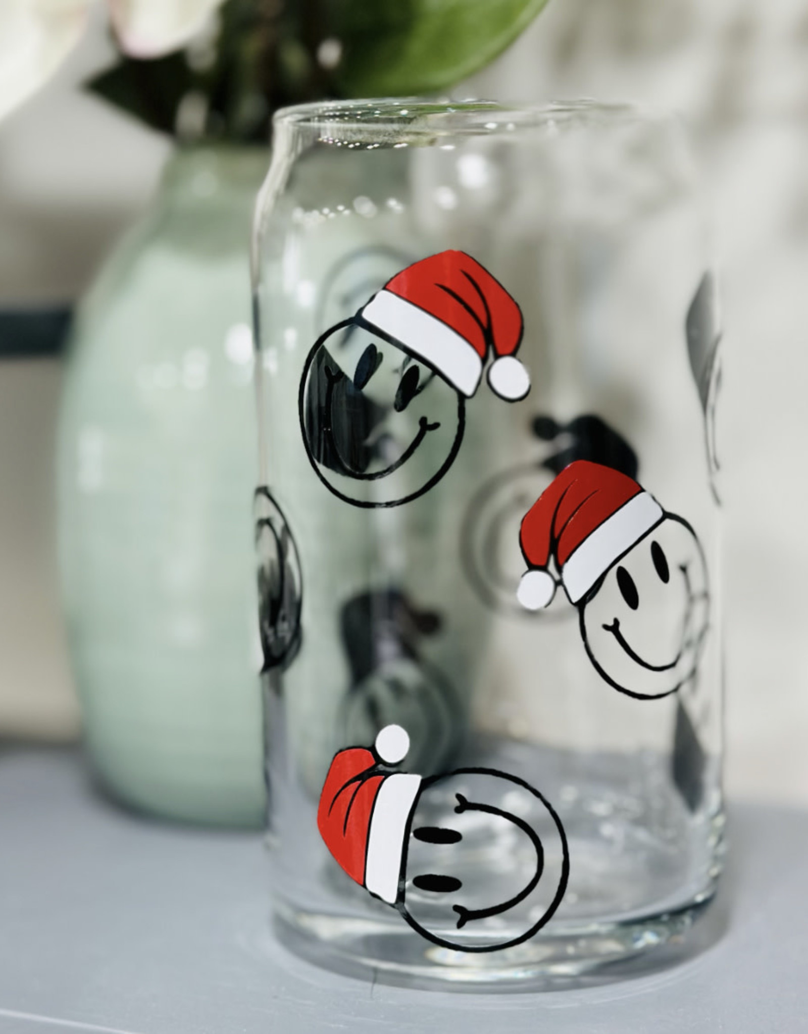 https://cdn.shoplightspeed.com/shops/621888/files/50721973/1600x2048x1/christmas-santa-smile-face-can-glass-cup.jpg