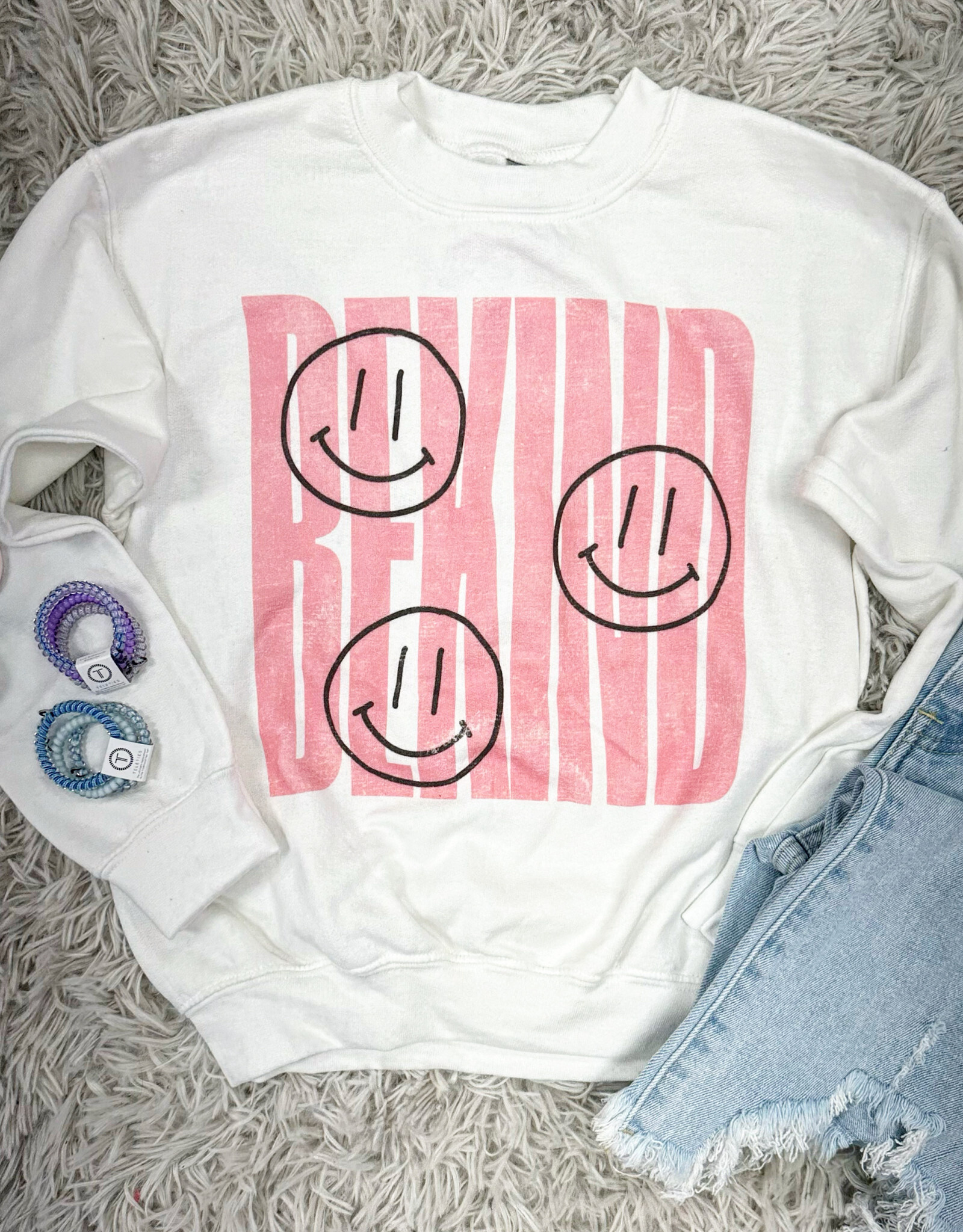 Be Kind Happy Face Graphic Sweatshirt in White