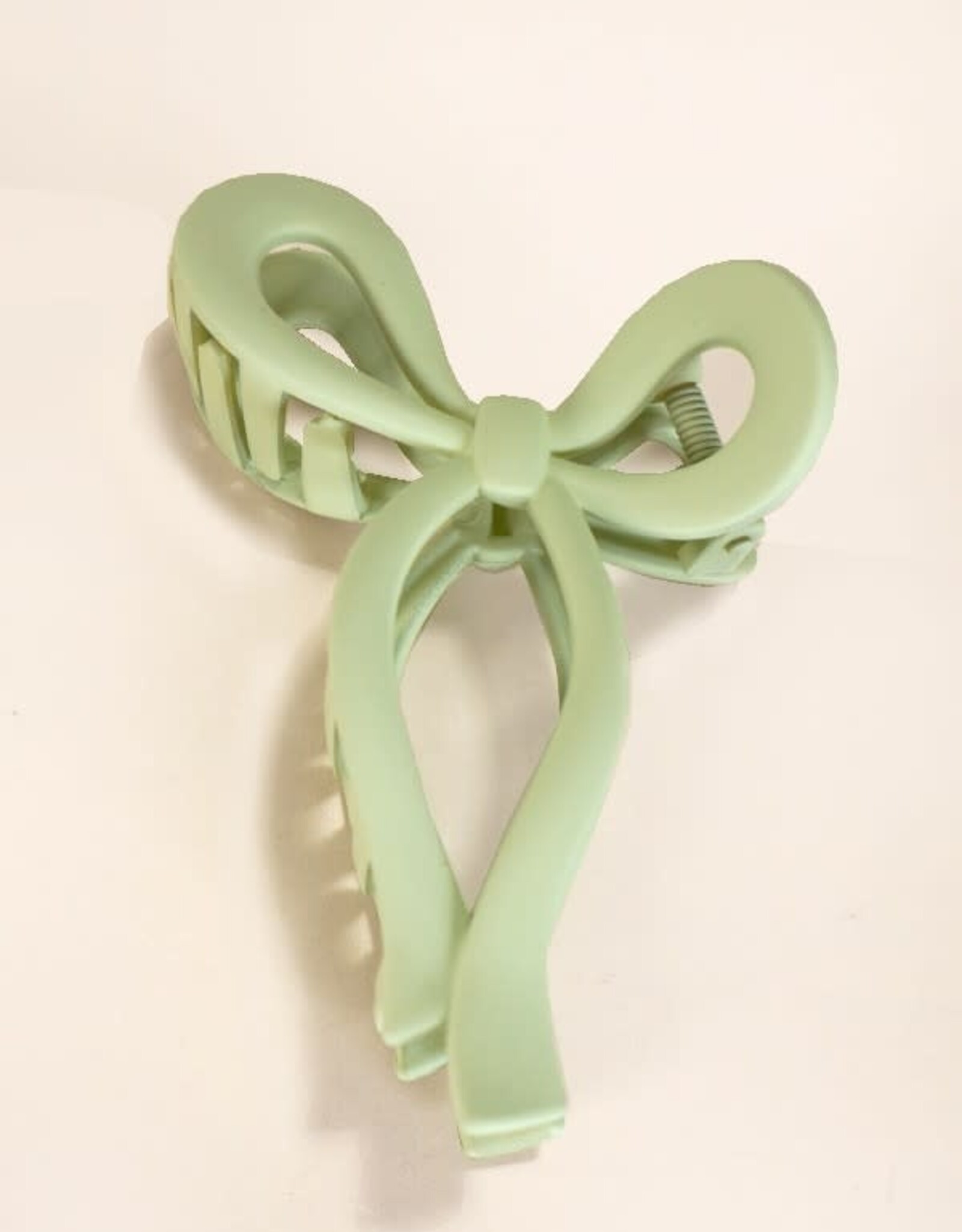 Bow Matte Claw Clip in Green