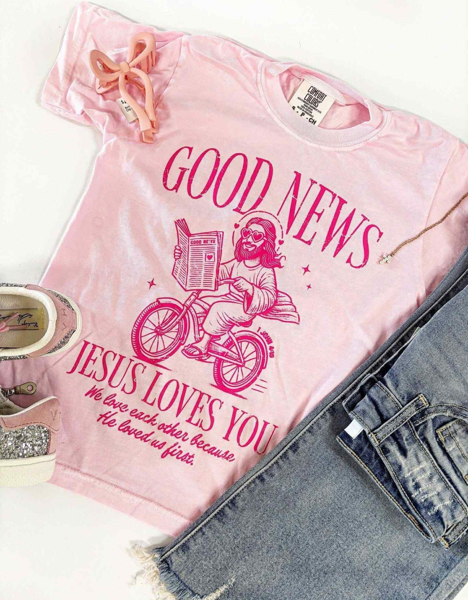 Good News Graphic Tee in Pink