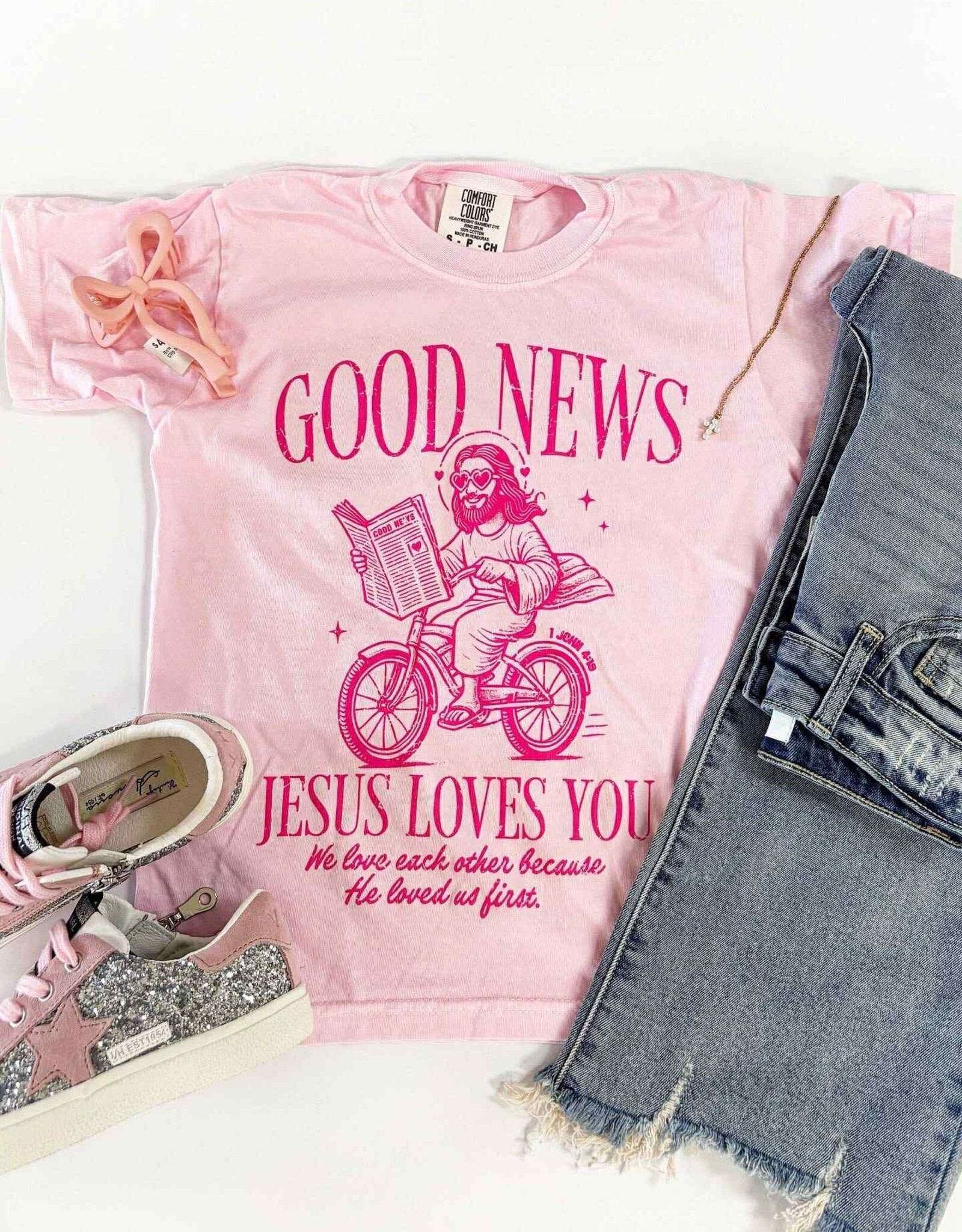 Good News Graphic Tee in Pink