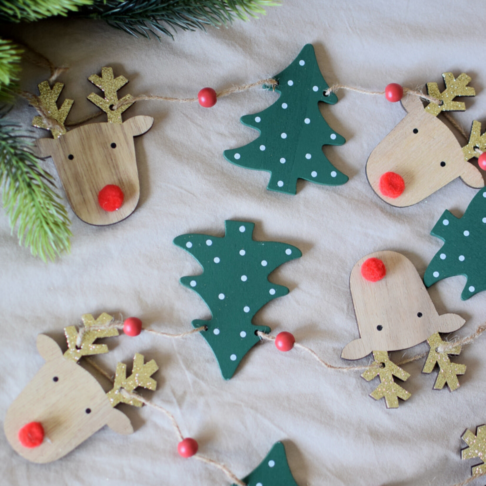Reindeer-Fir Garland
