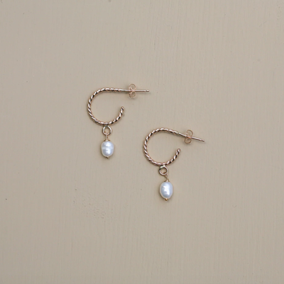 Côte Ouest Earrings - Small twisted Pearl Hoops