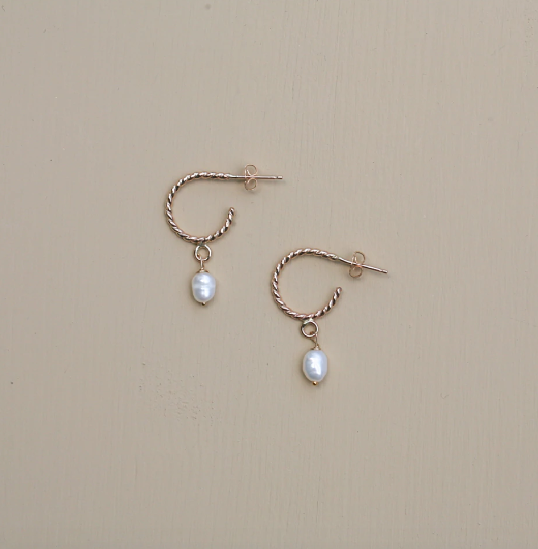 Côte Ouest Earrings - Small twisted Pearl Hoops