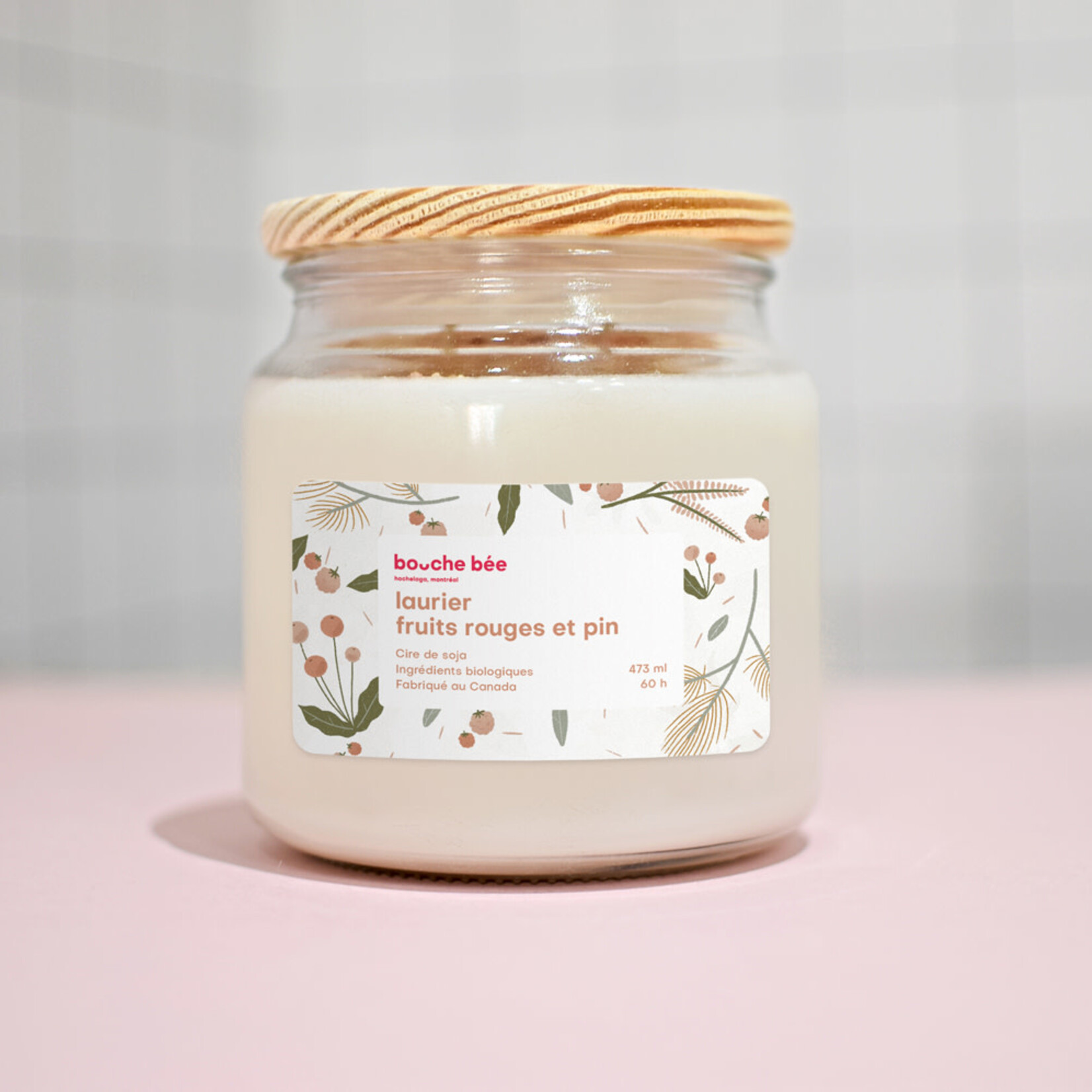 Laurel, red berries and pine candle