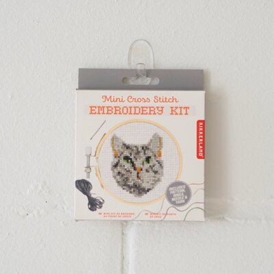 Mini embroidery kit - Cat