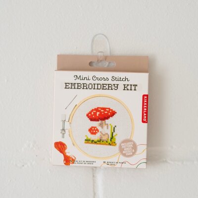 Mini embroidery kit - Mushroom