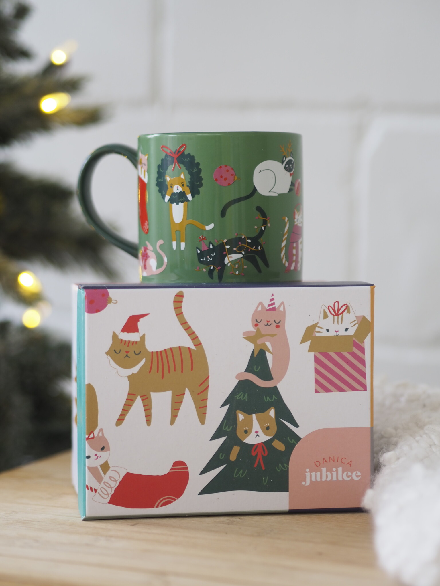 Mug in a box - Christmas cats