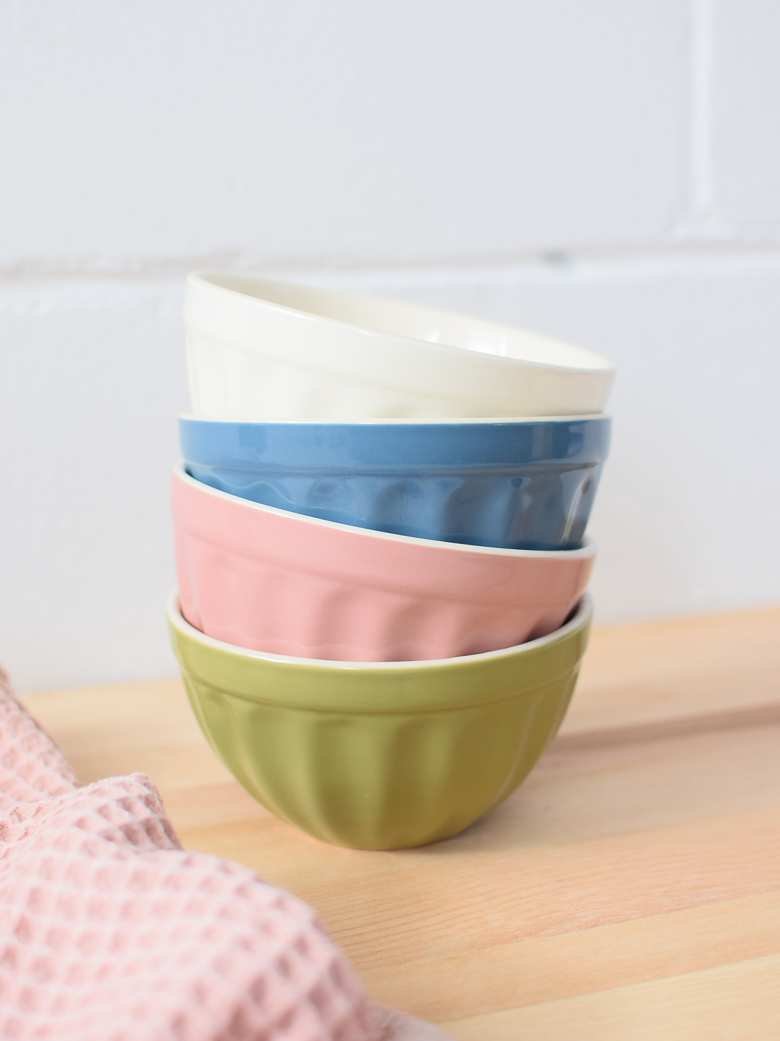 Unicolored bowl