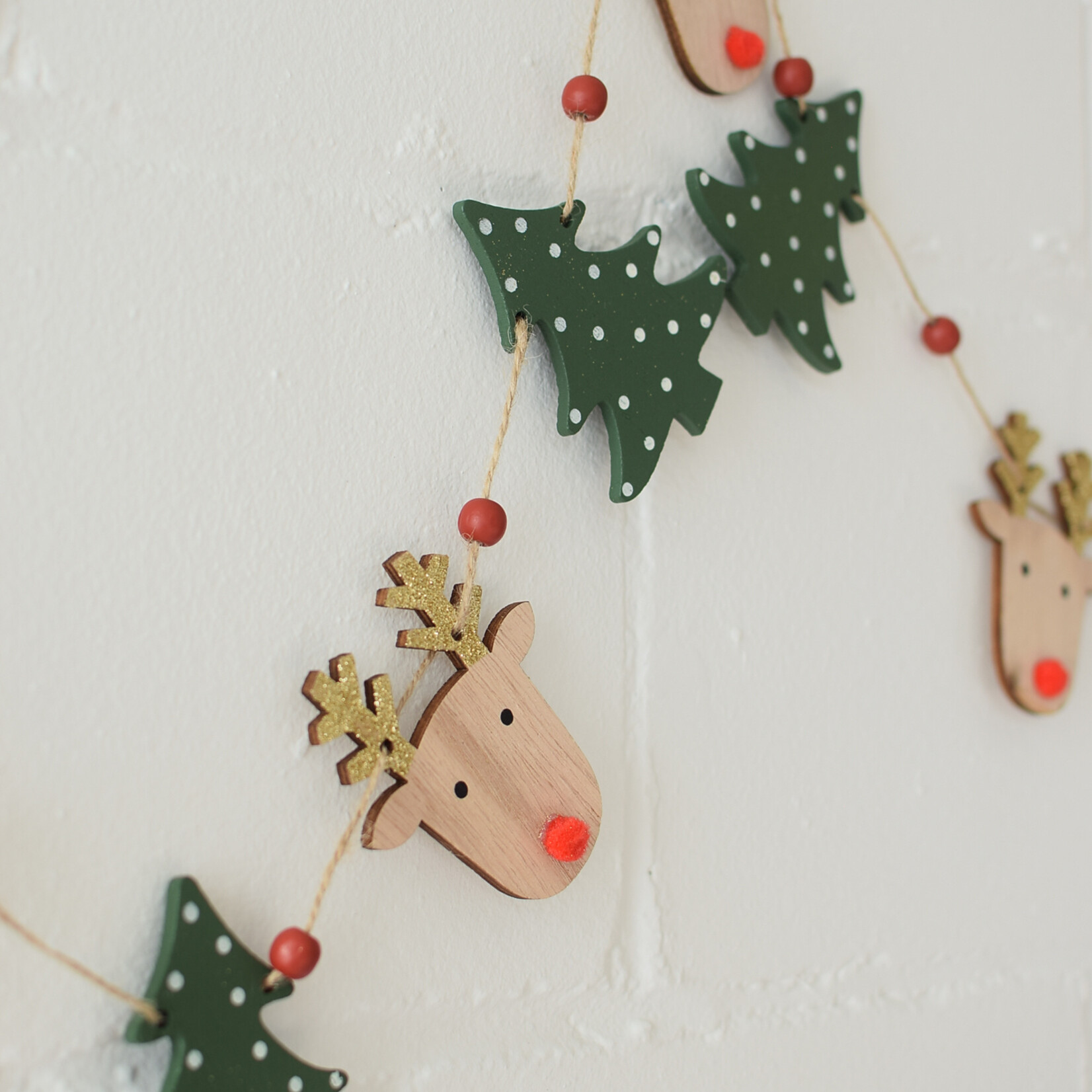 Reindeer-Fir Garland
