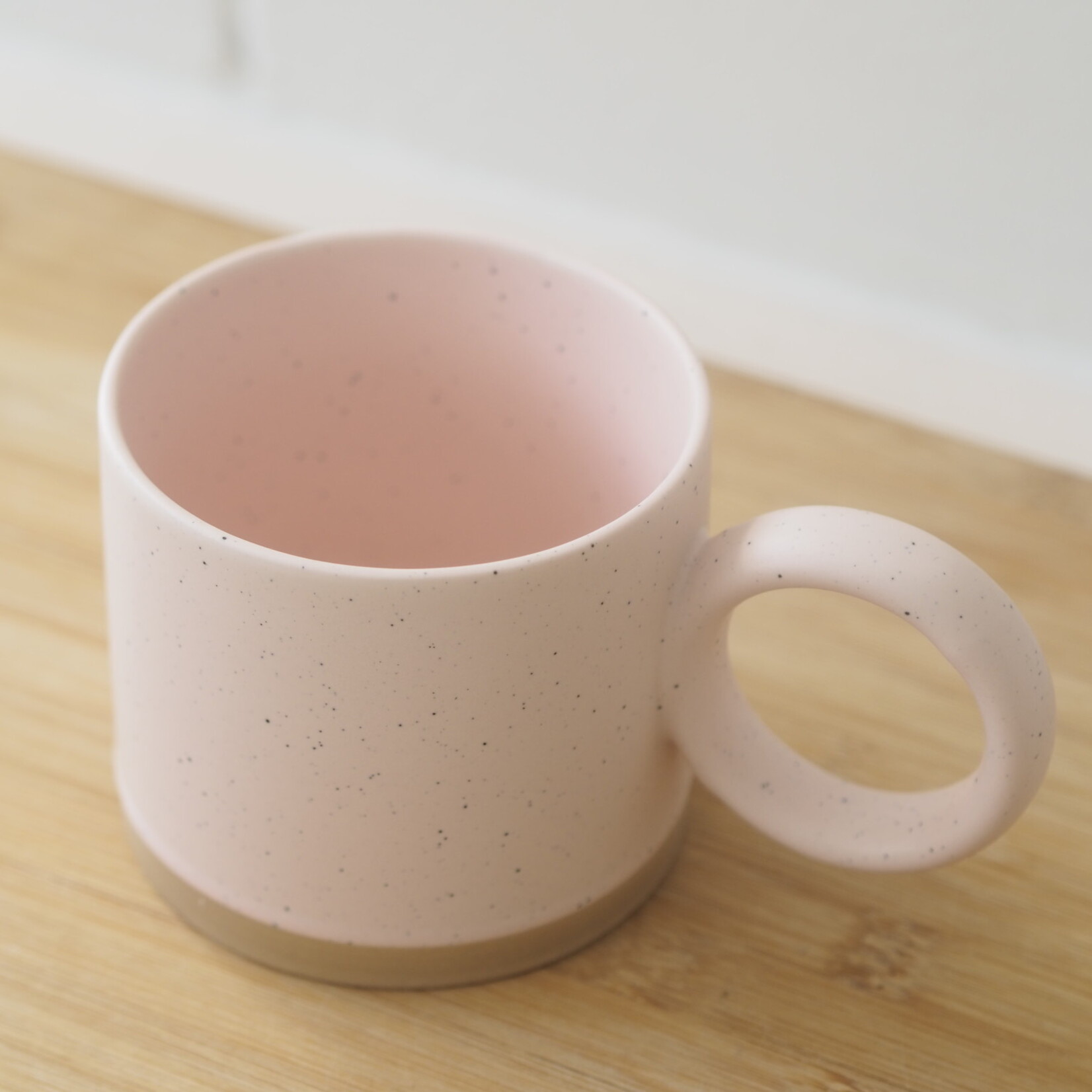 Round handle mug