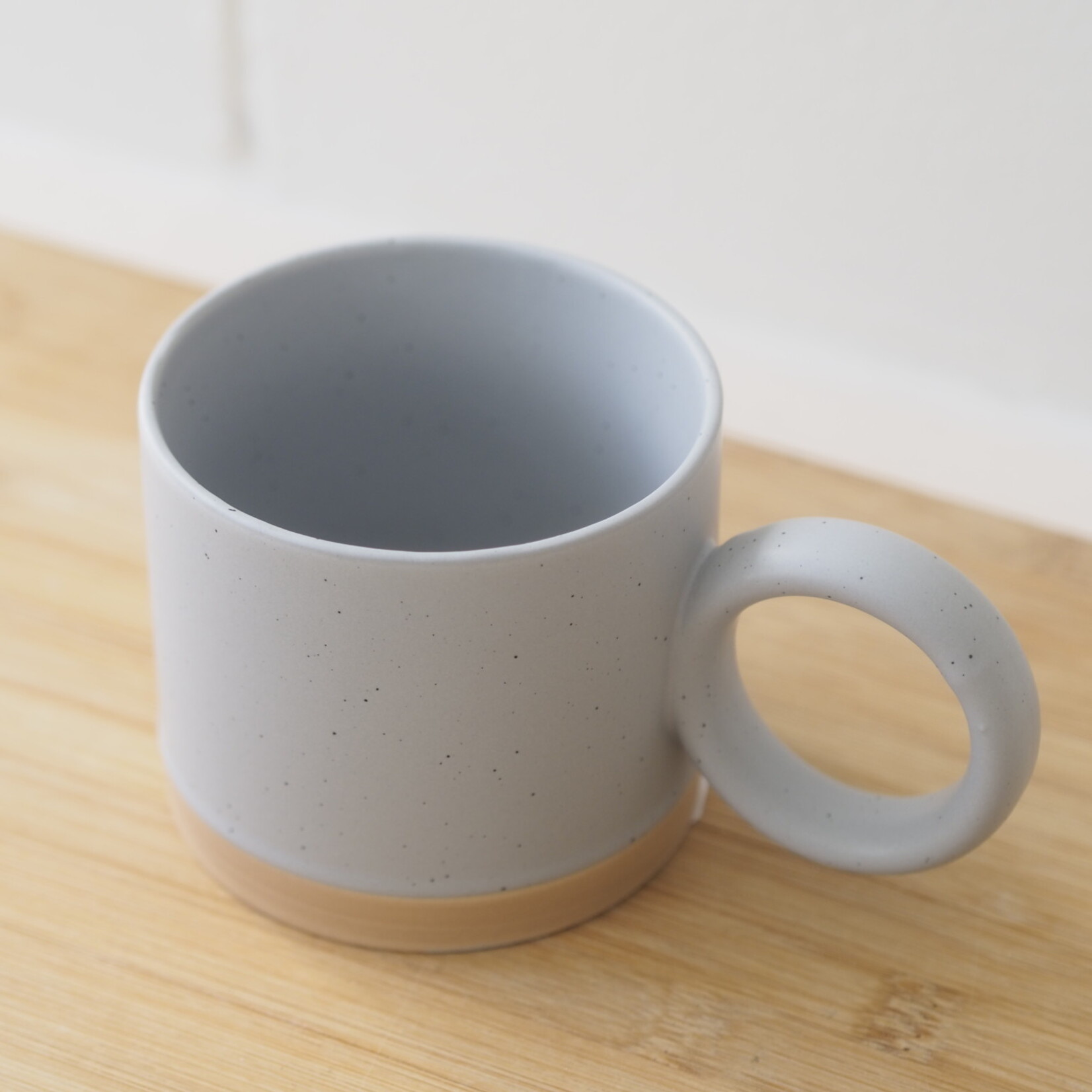 Round handle mug