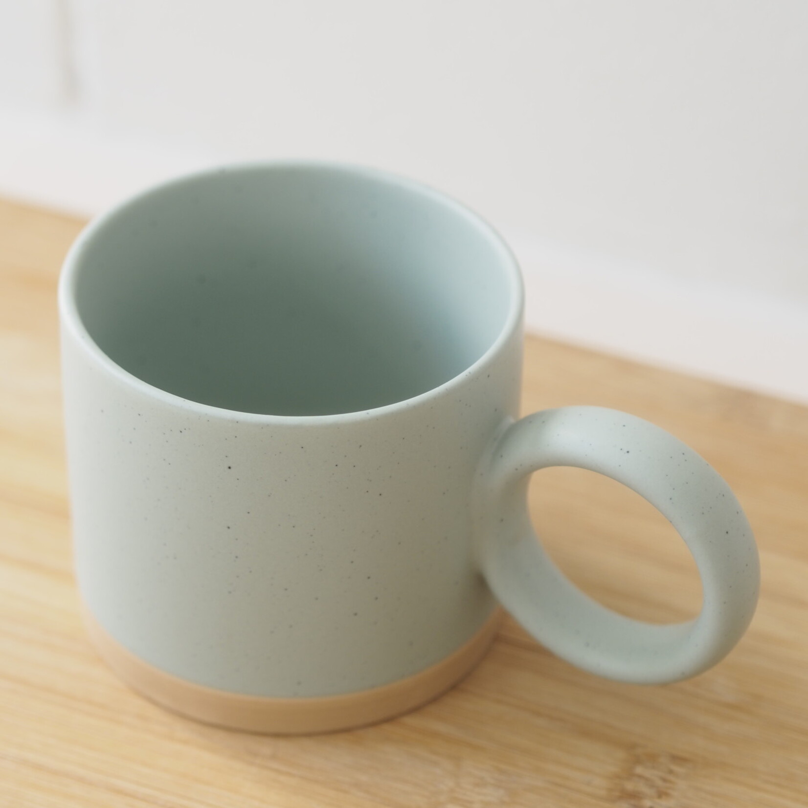Round handle mug