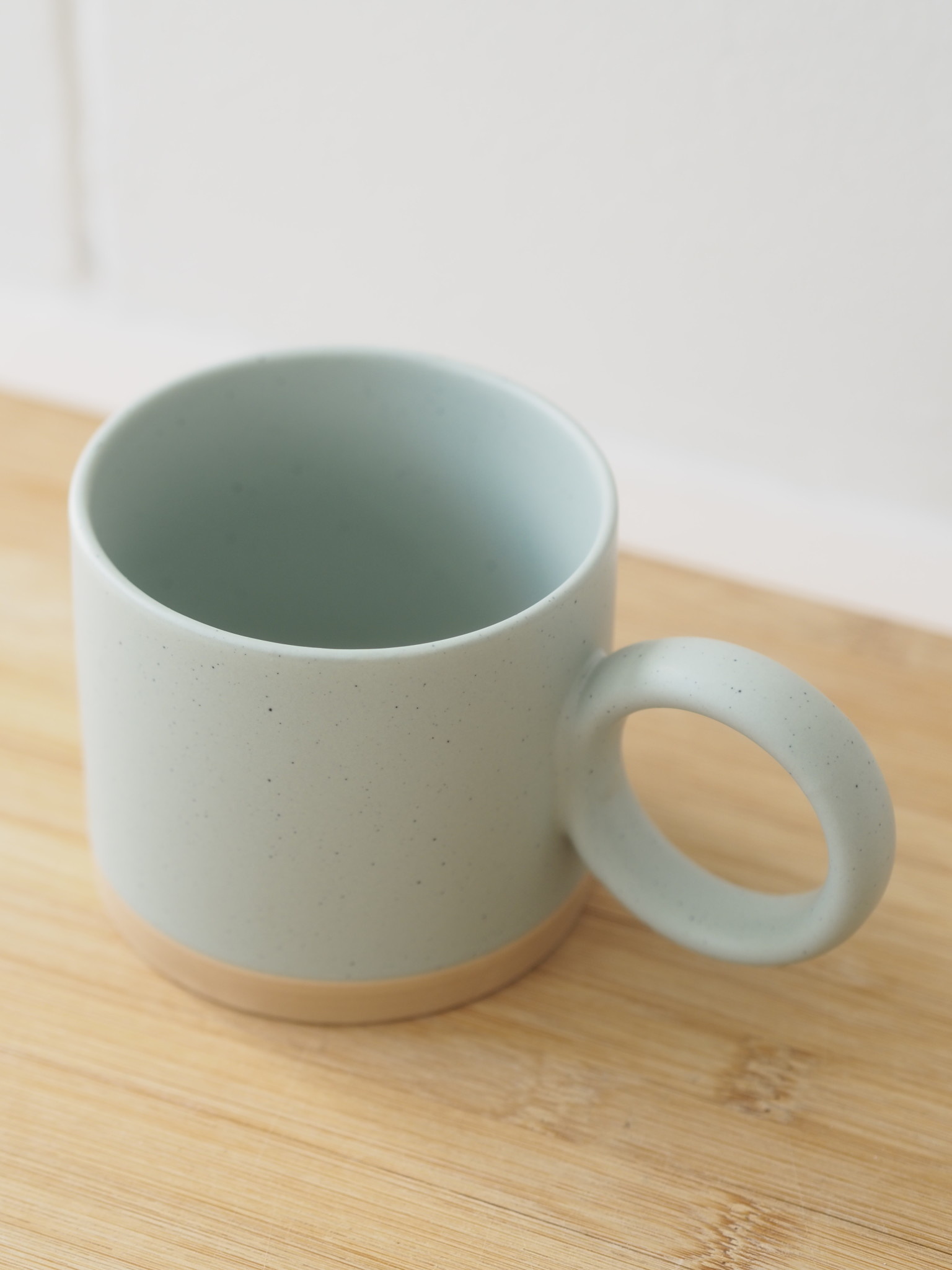 Round handle mug