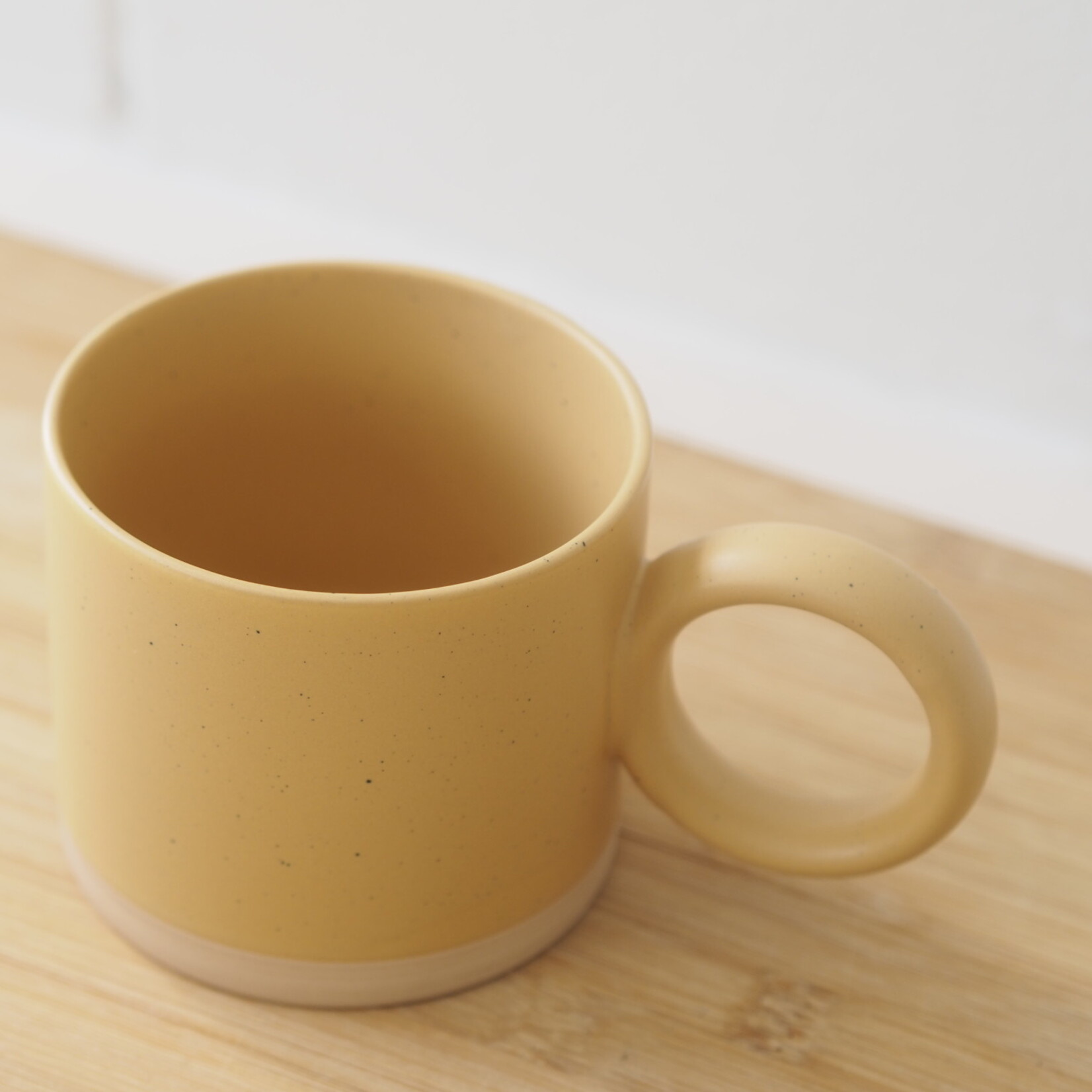 Round handle mug