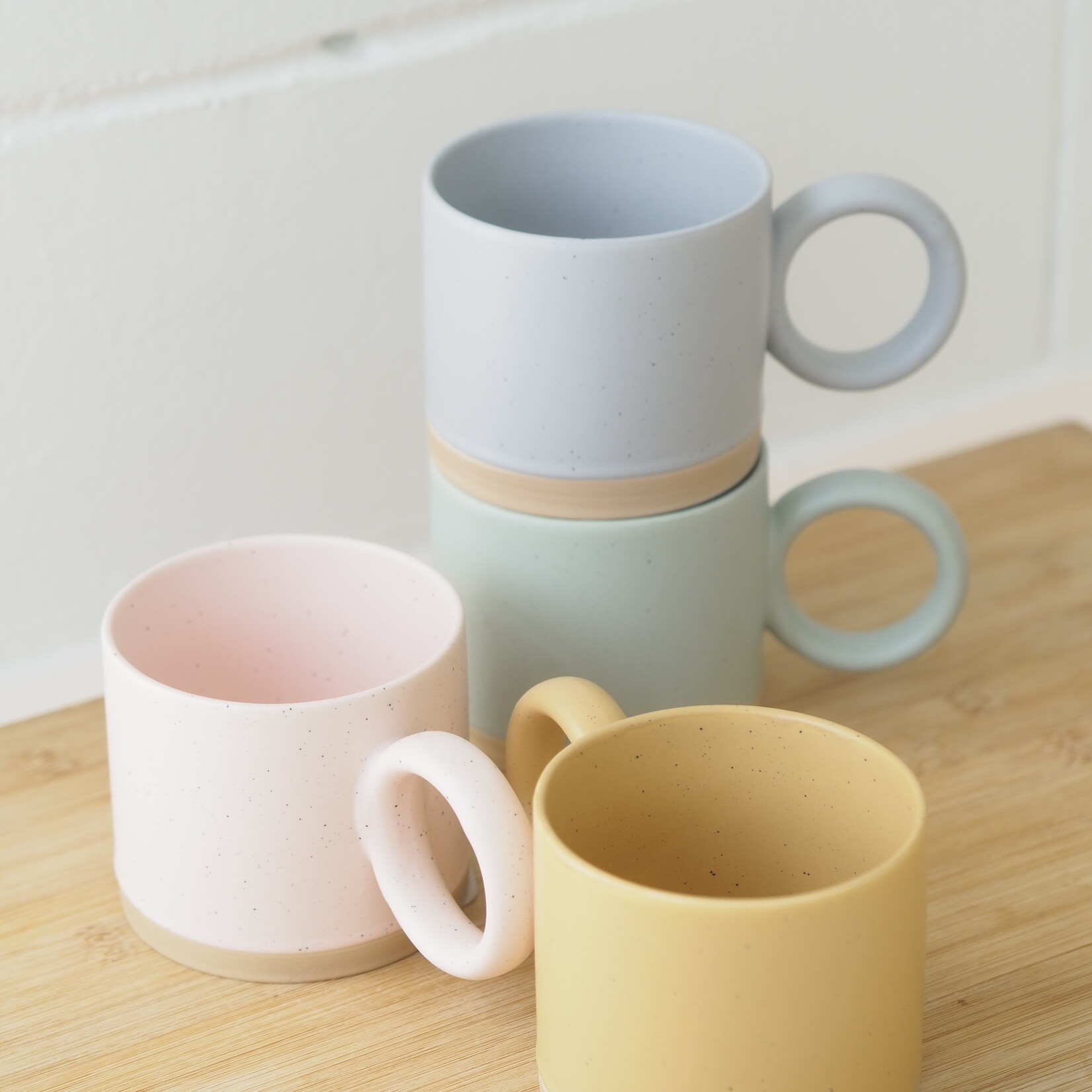 Round handle mug