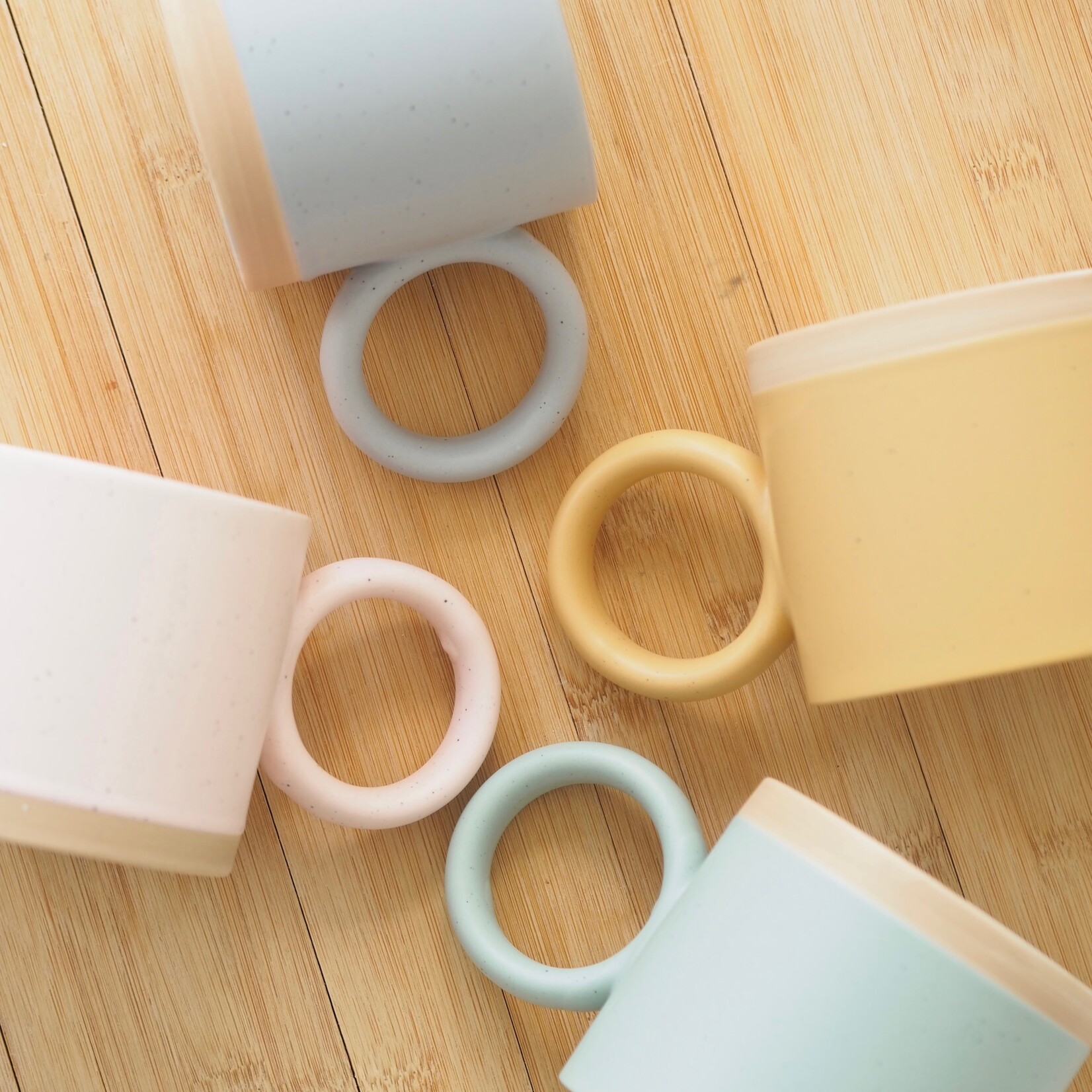 Round handle mug