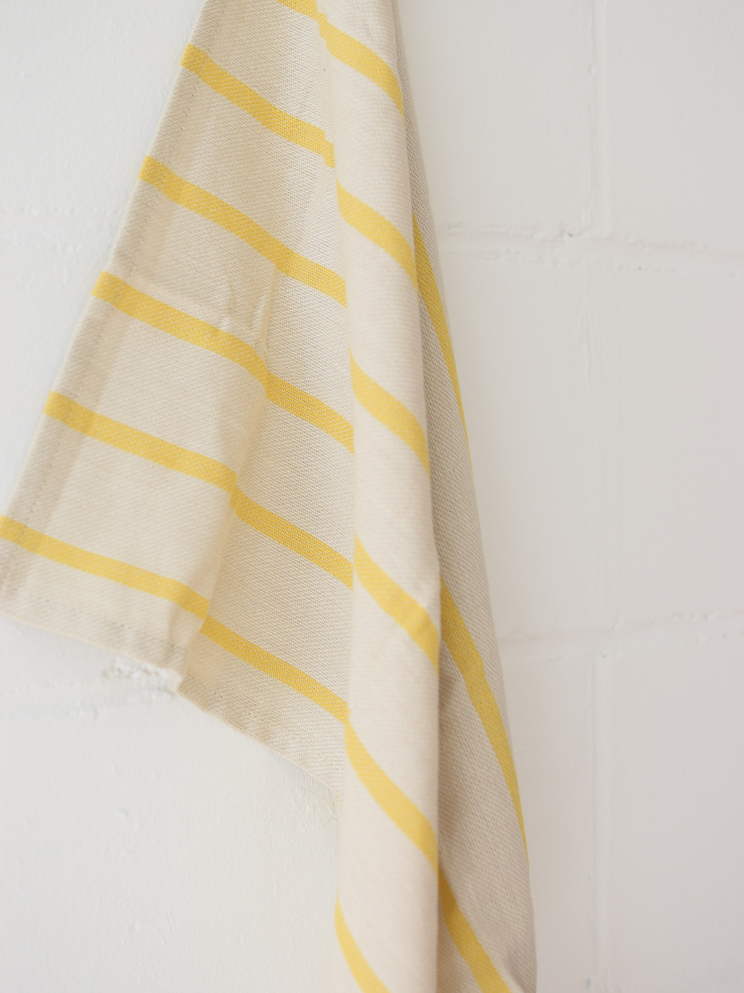 Sand-yellow striped linen