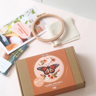 D.I.Y. embroidery box - Monarch