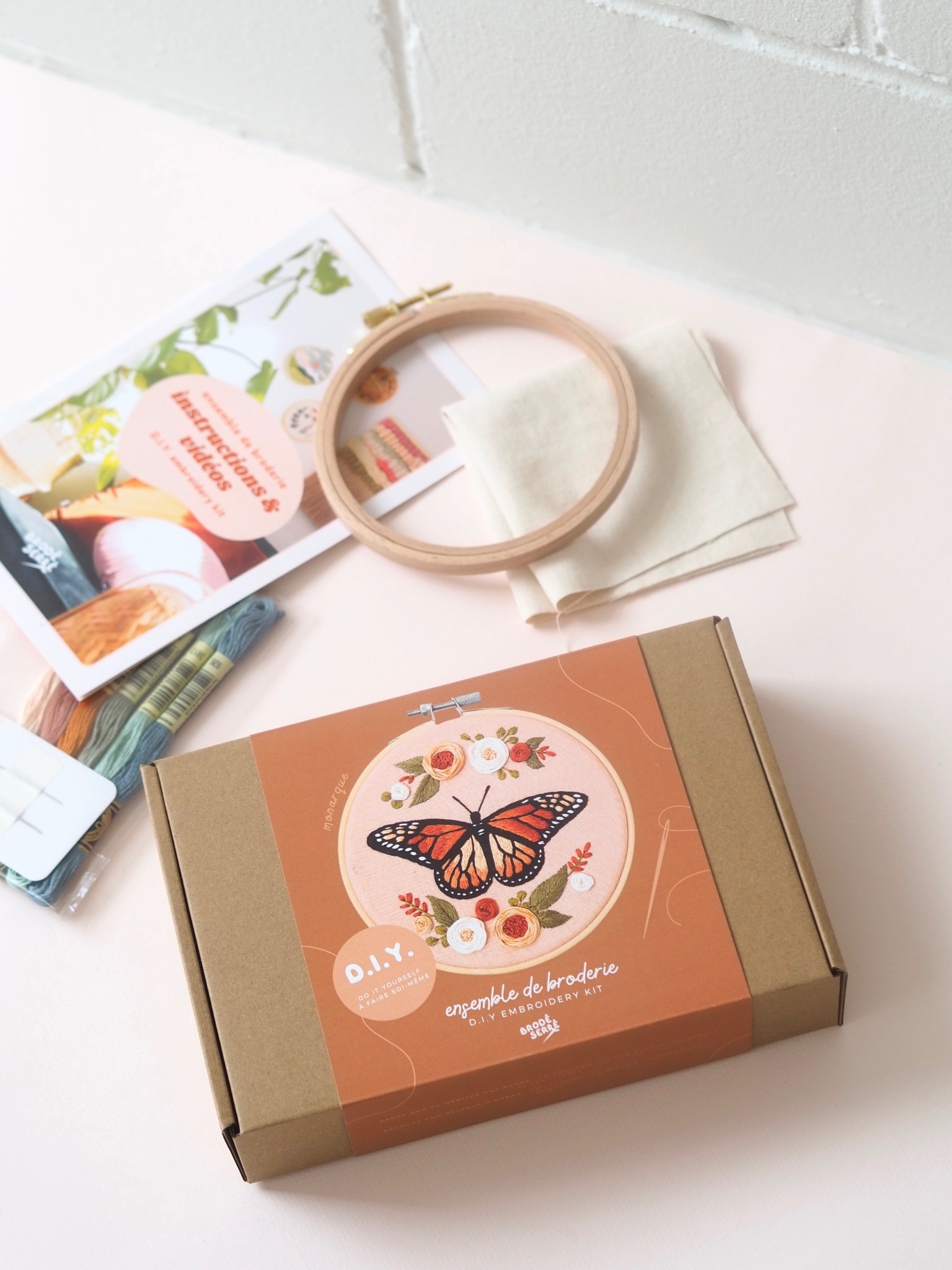 D.I.Y. embroidery box - Monarch