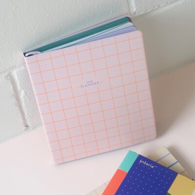 Daily planner - pink grid