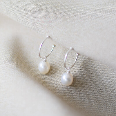 Eila Pearl Earrings