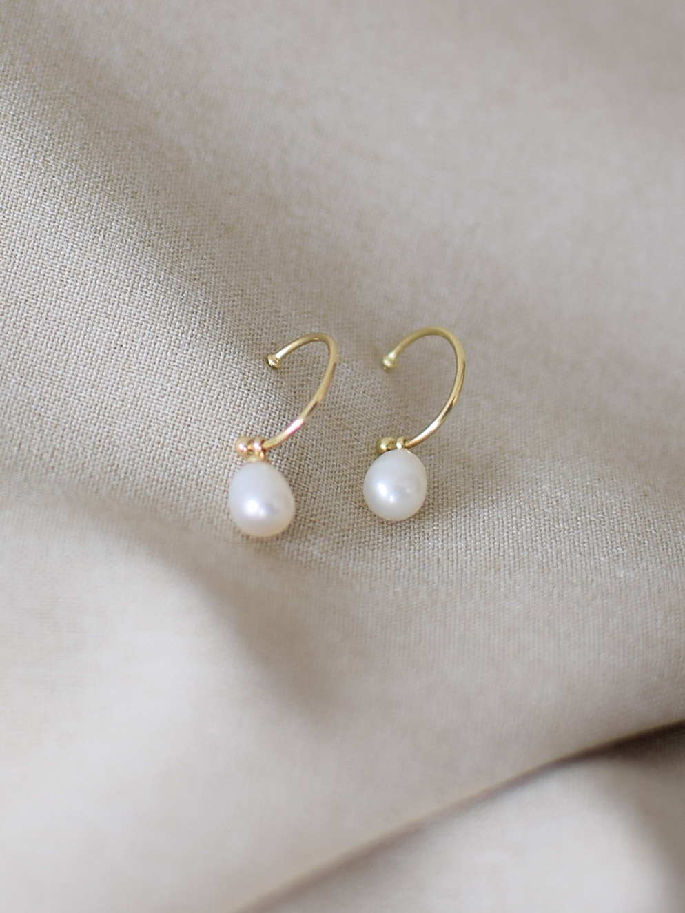 Eila Pearl Earrings