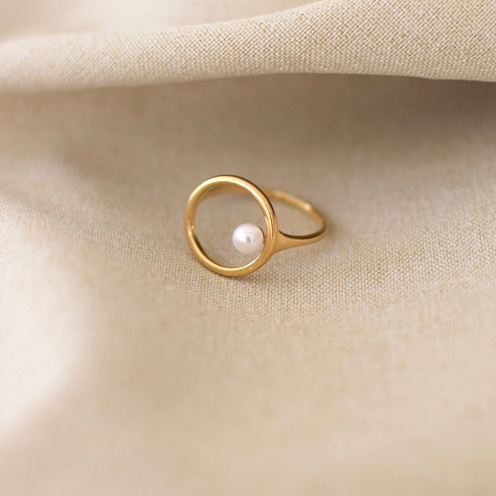 Amari pearl ring