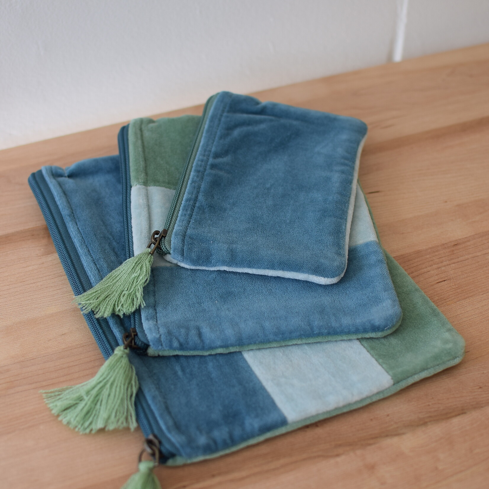 Velvet Tassel Aqua pouch