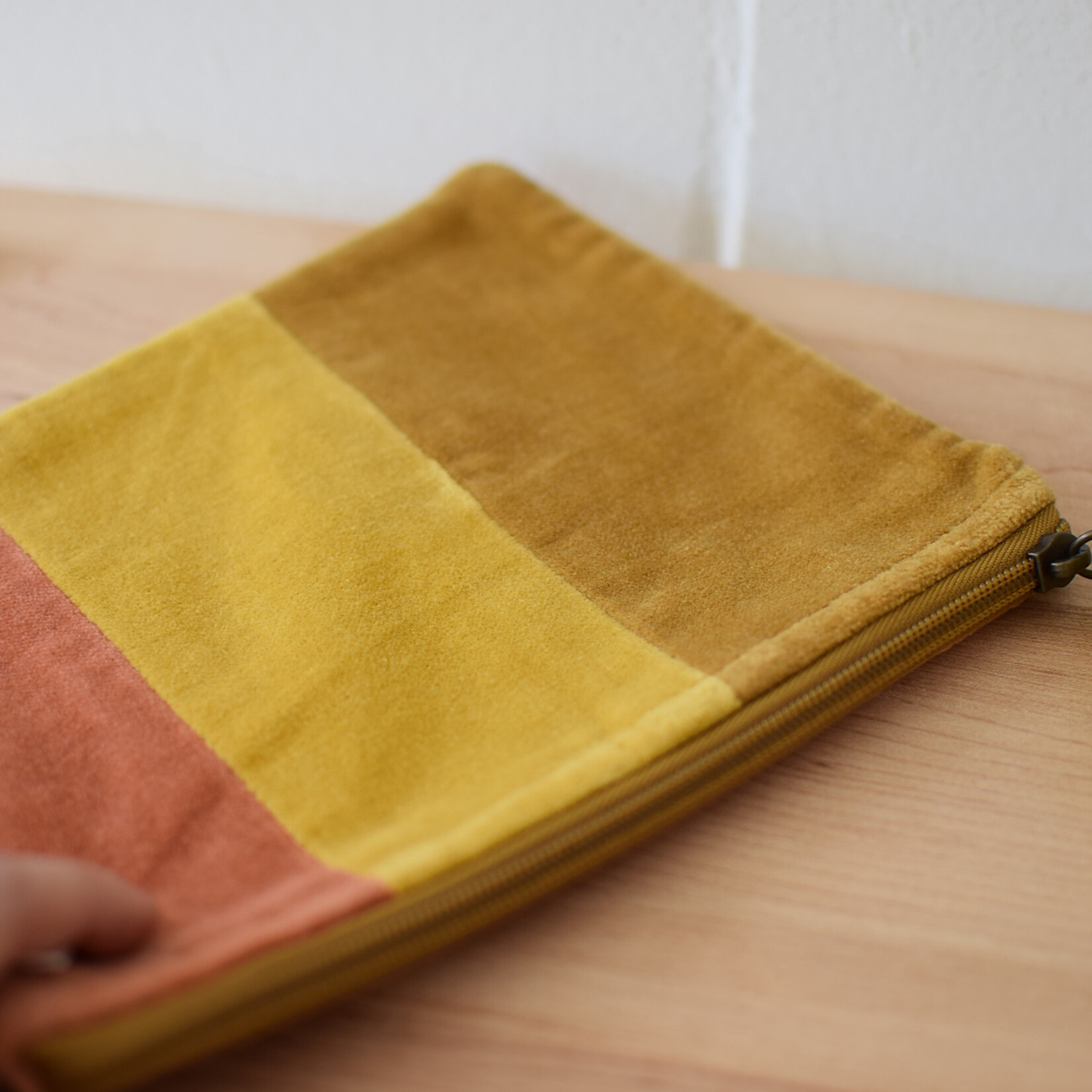 Velour Tassel Gold pouch