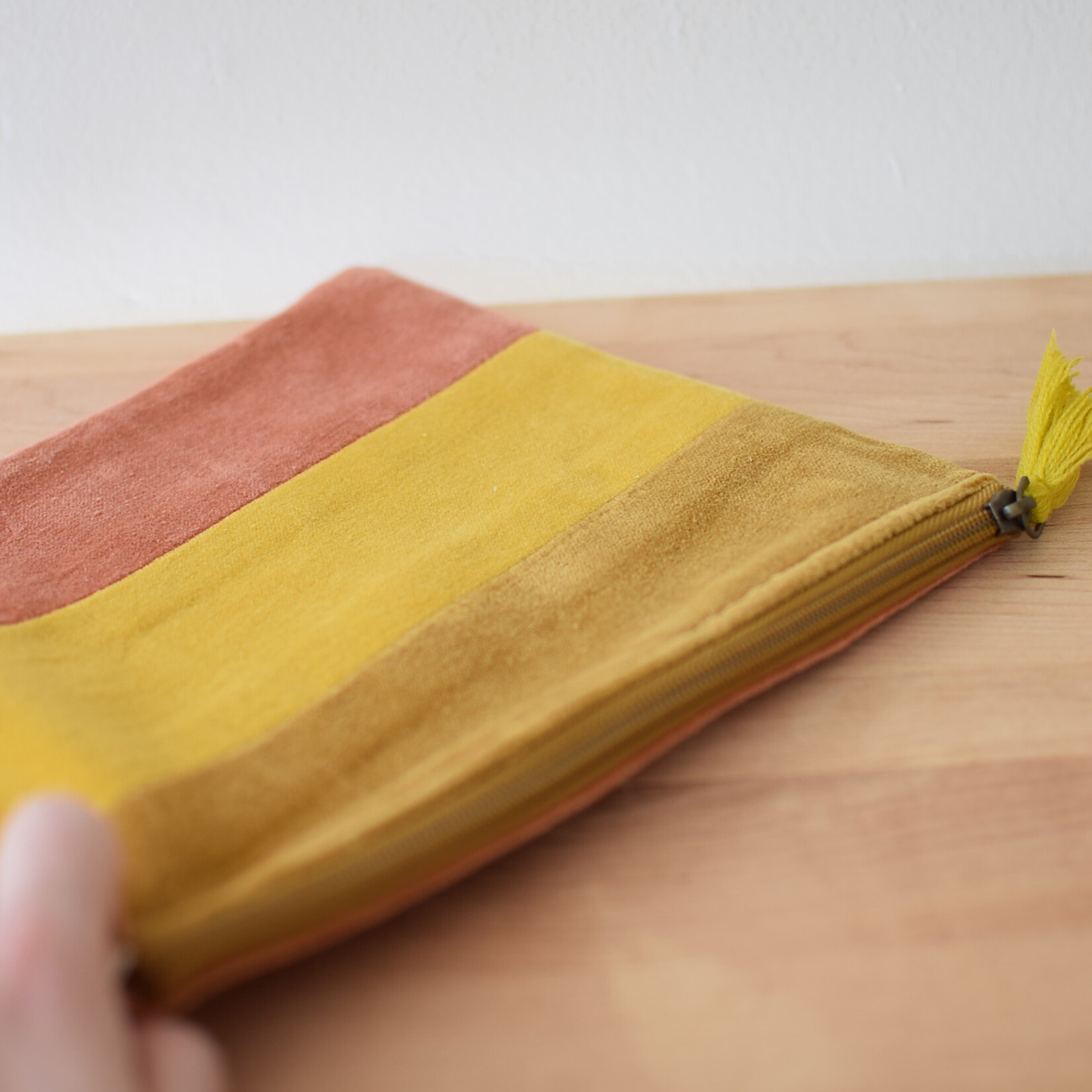 Velour Tassel Gold pouch