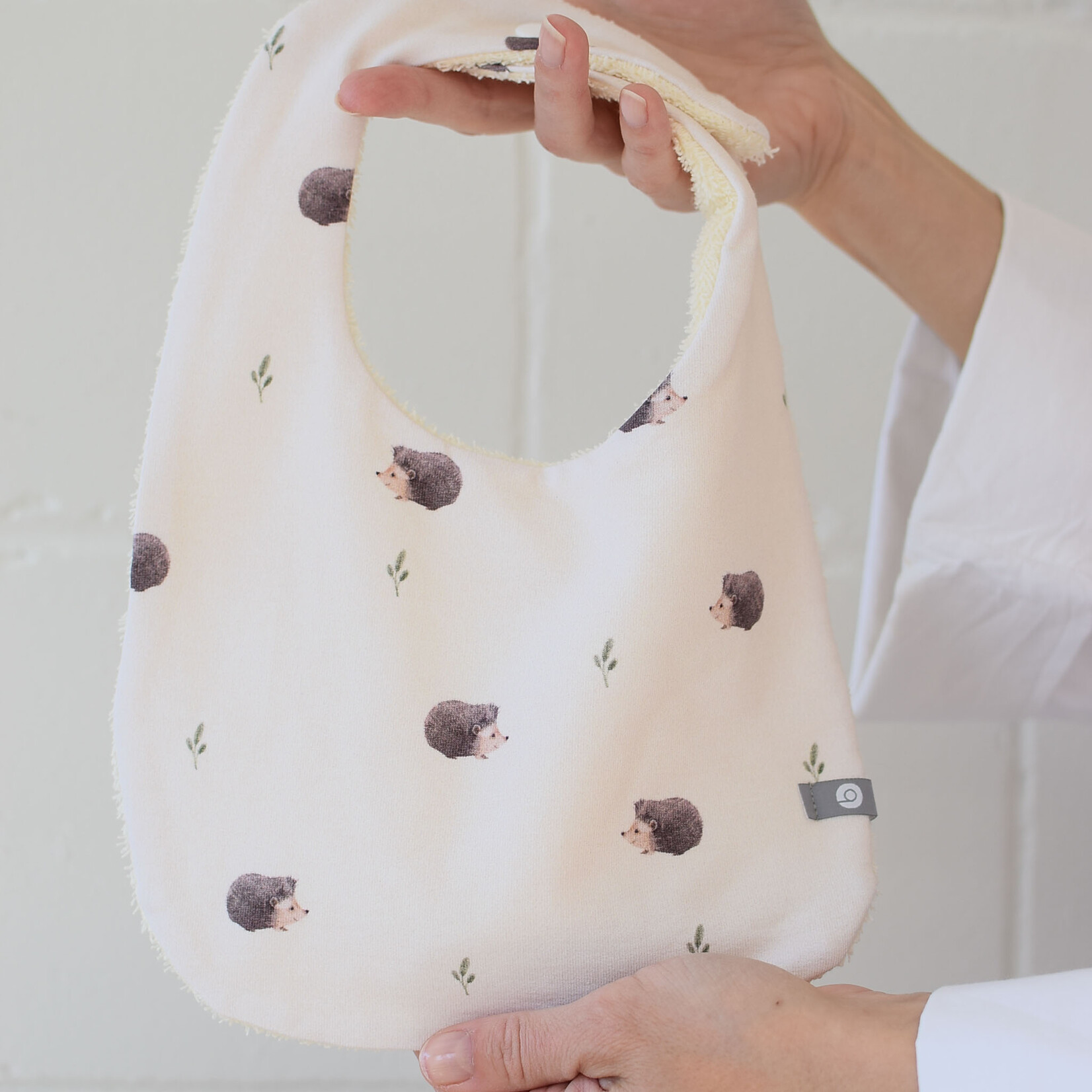 Set of 2 bibs - Hedgehogs