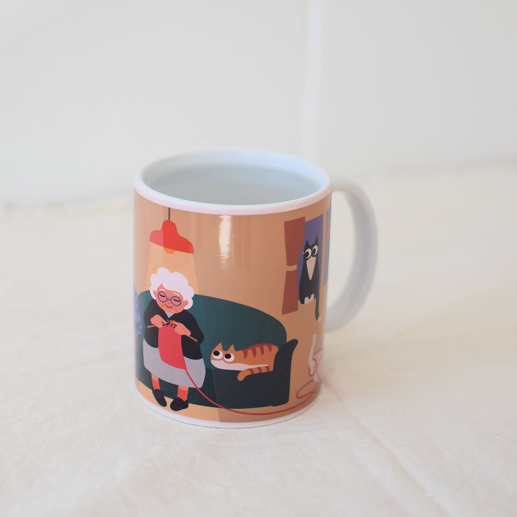 Lady cat thermoreactive mug