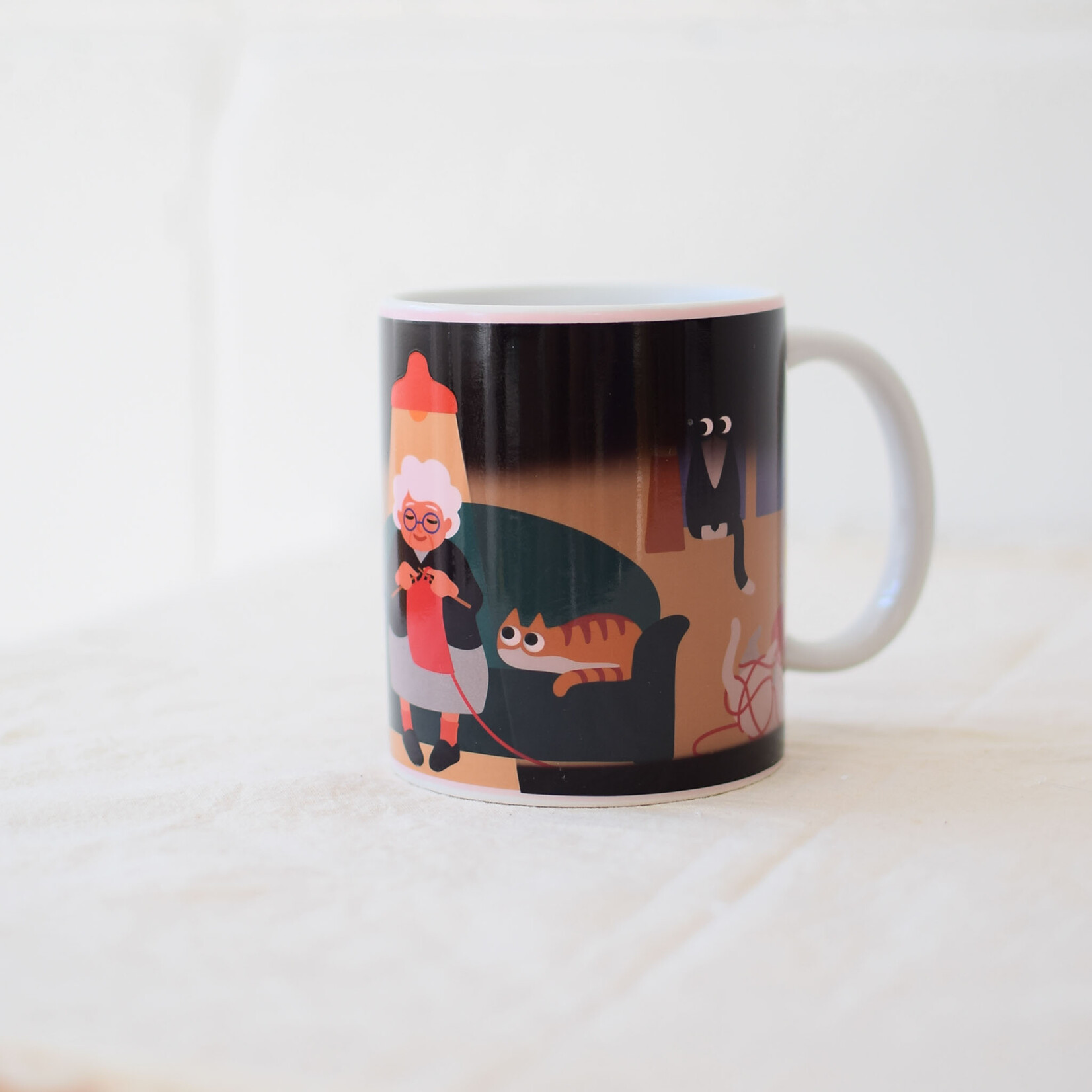 Lady cat thermoreactive mug
