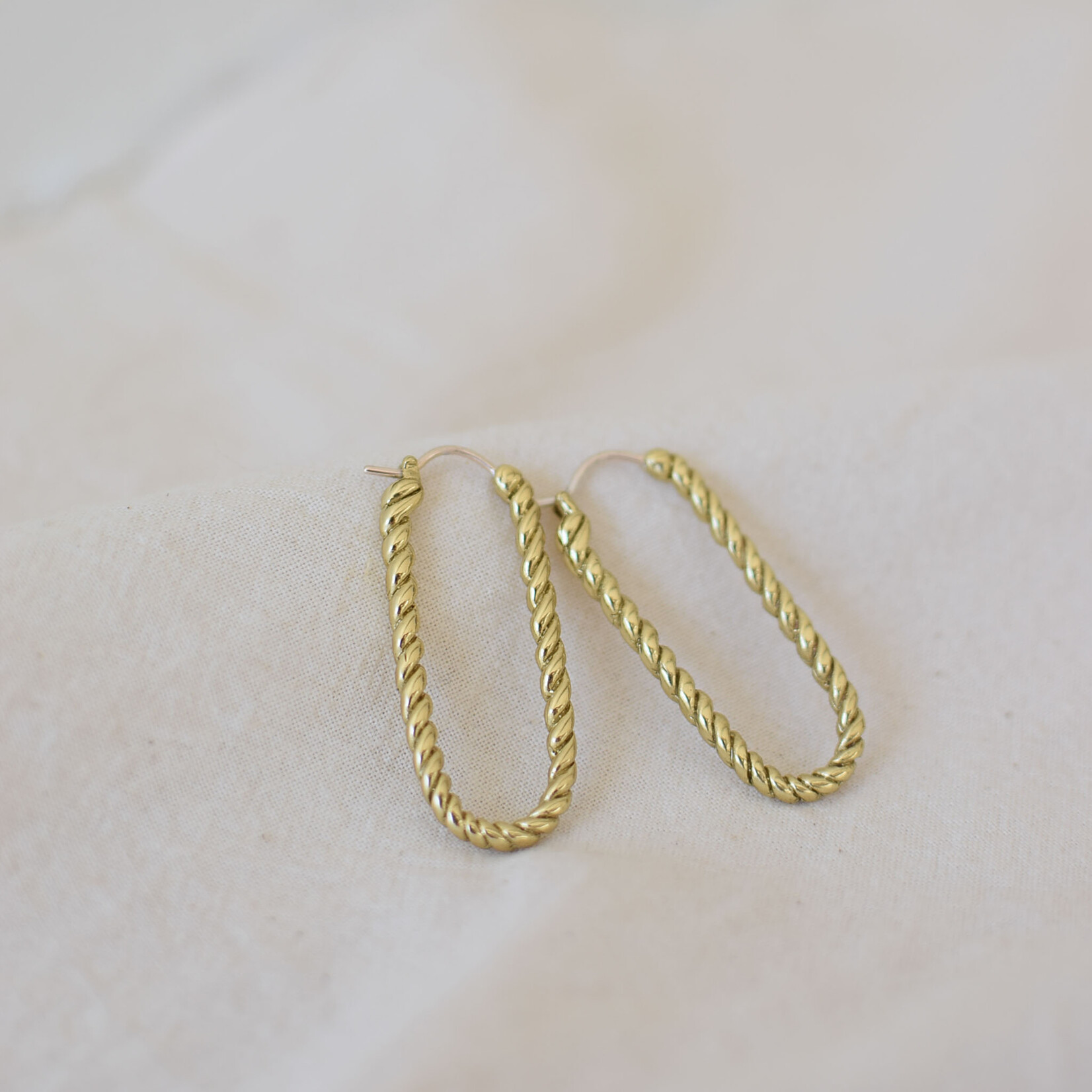 Gold-plated Twisted Olong earrings