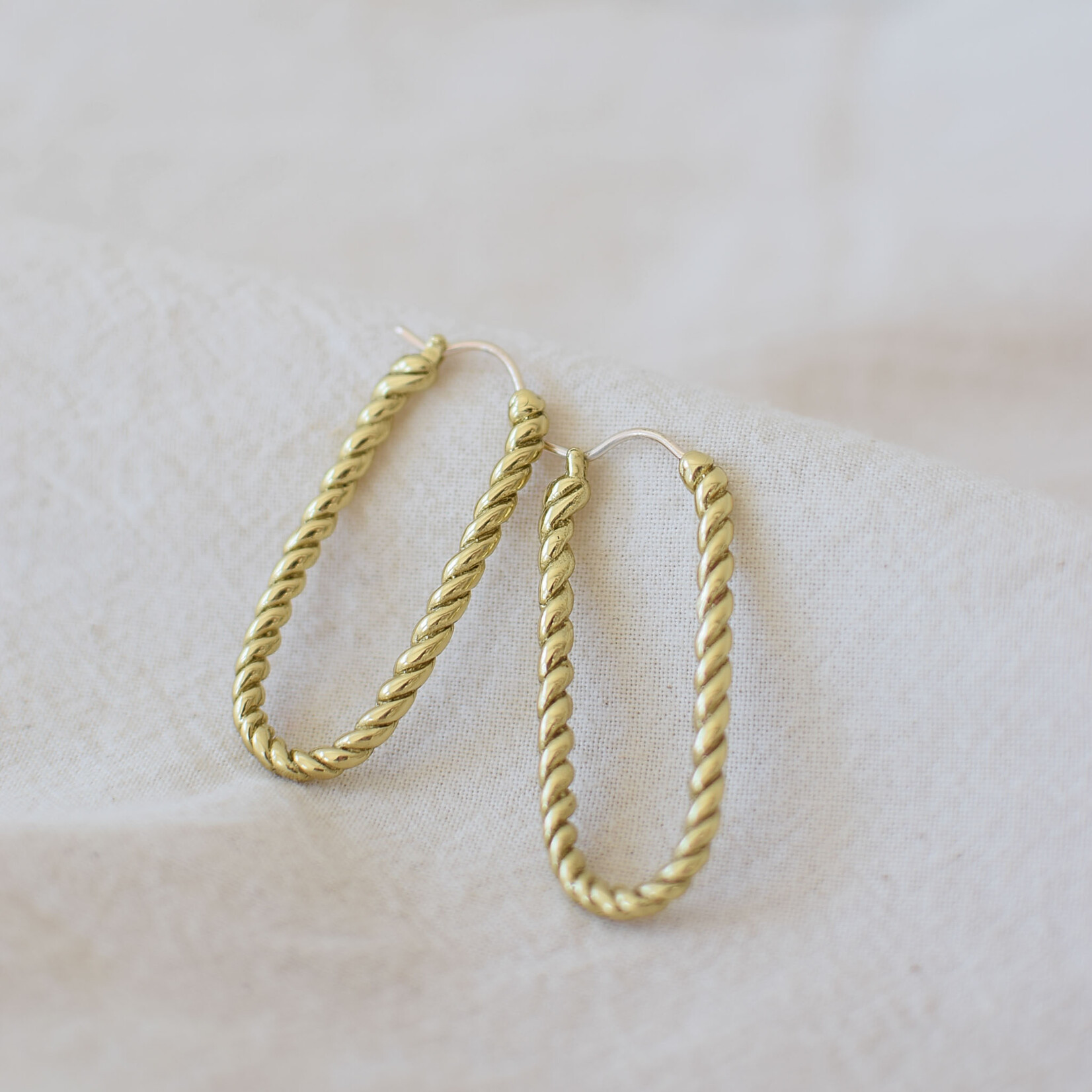 Gold-plated Twisted Olong earrings