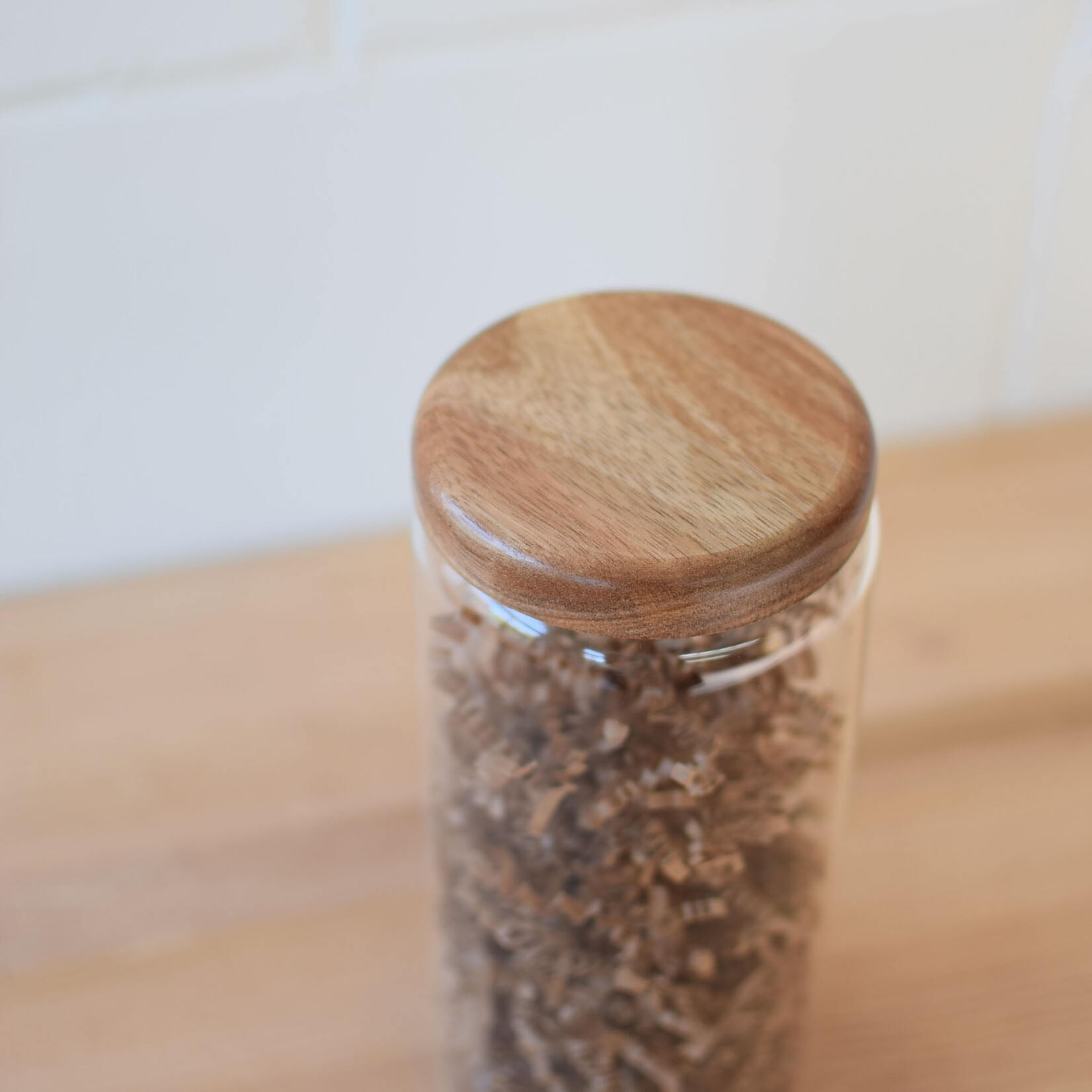 Glass jar with acacia lid