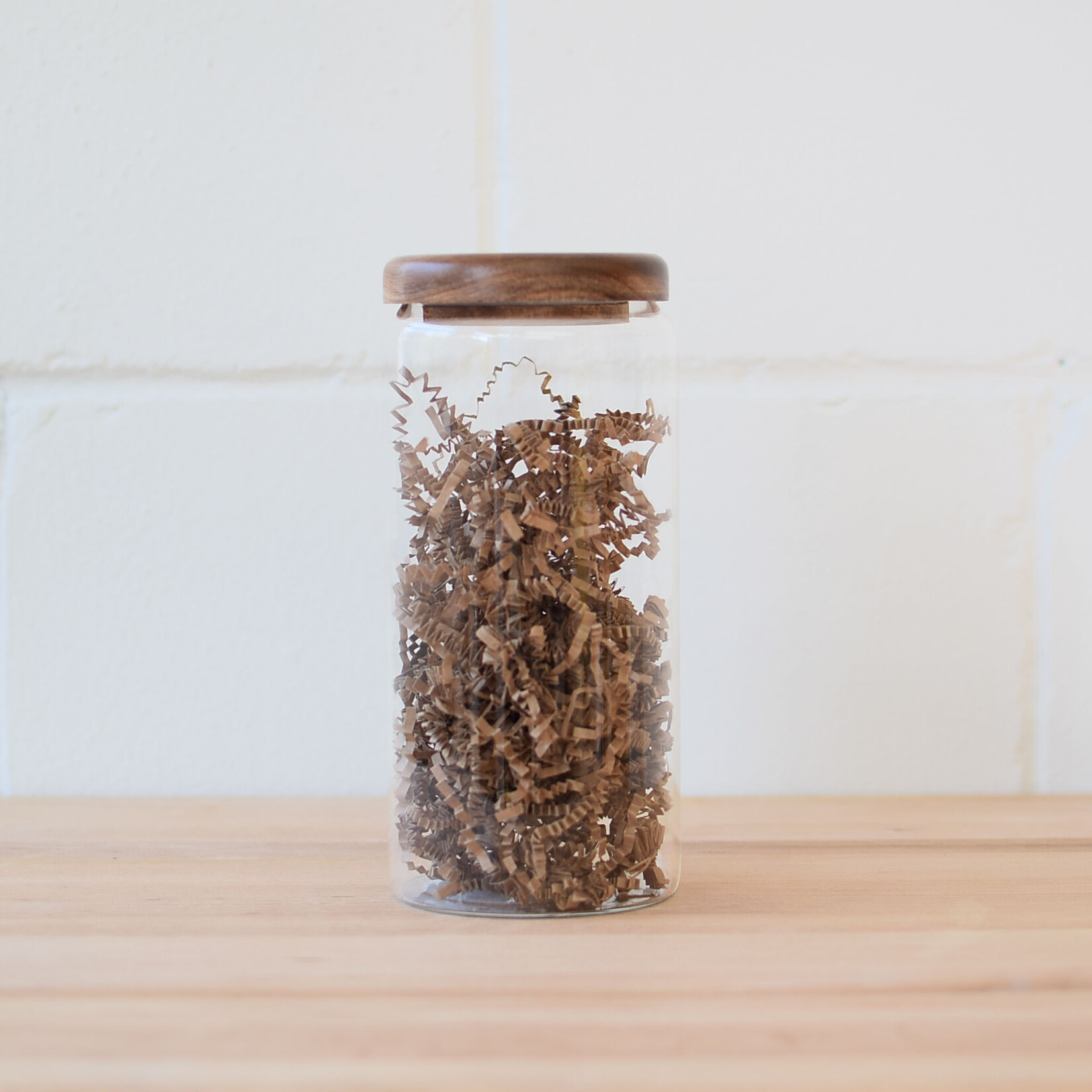 Glass jar with acacia lid