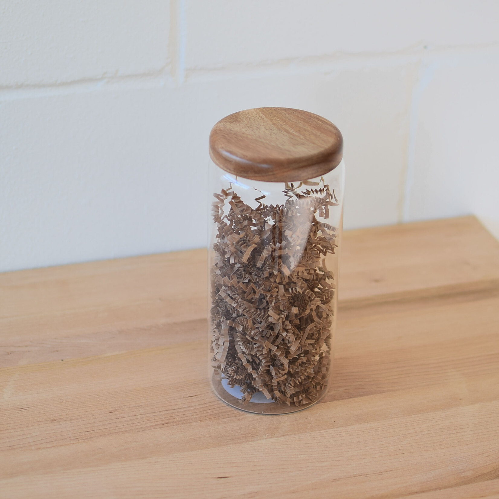 Glass jar with acacia lid