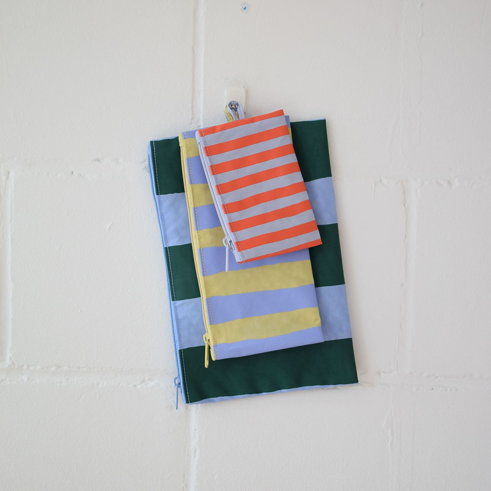 Pounch Go - Painted Stripe