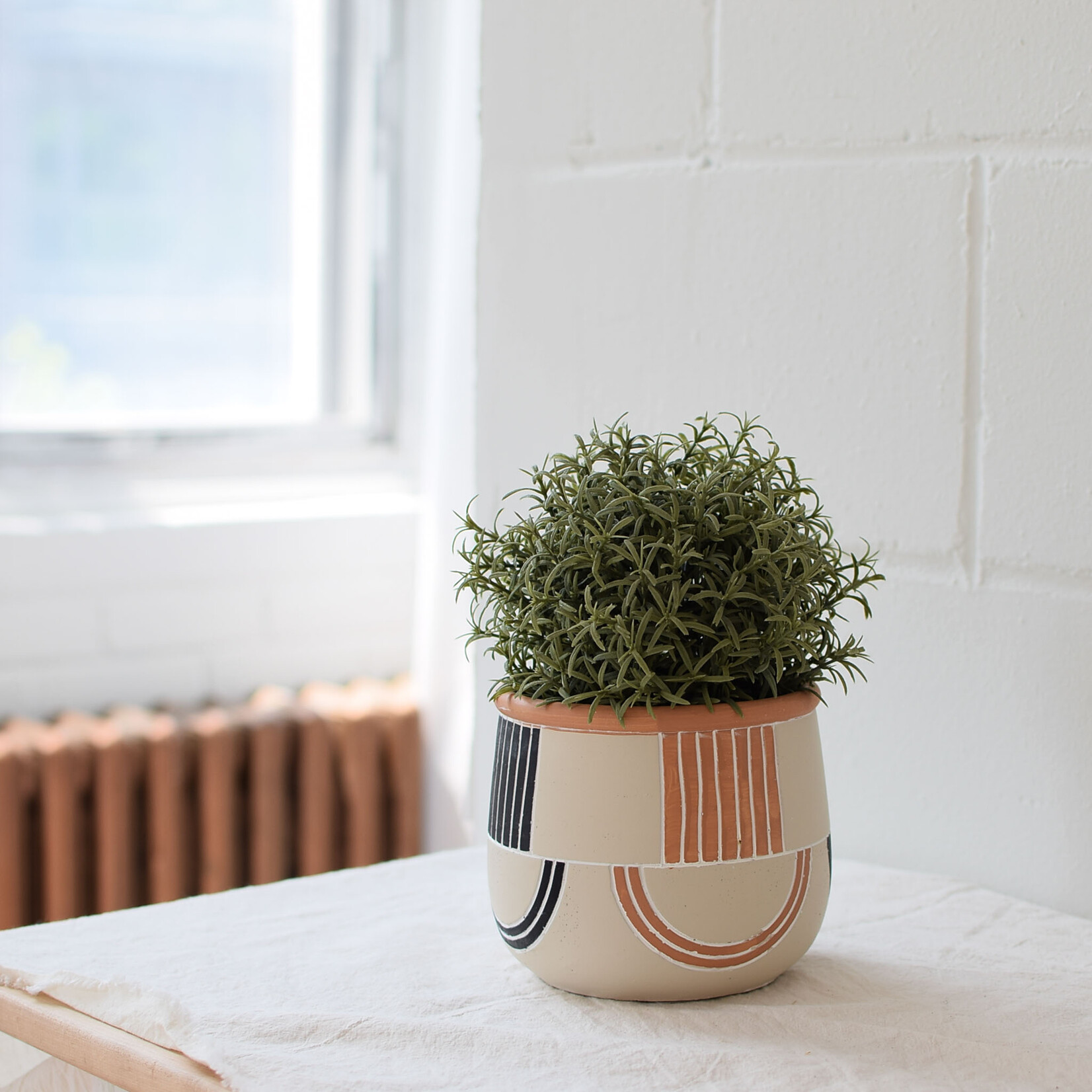Planter Peach and Black