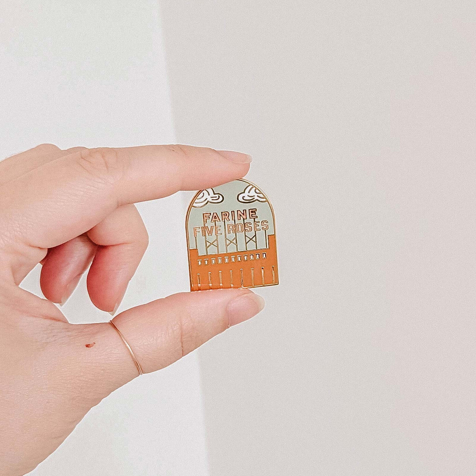 Farine Five Roses Pin