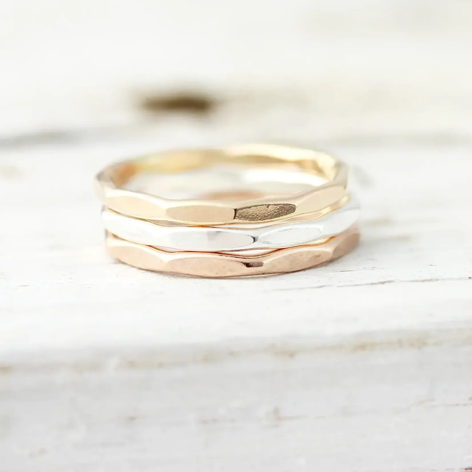 1,6mm Large Faceted Ring