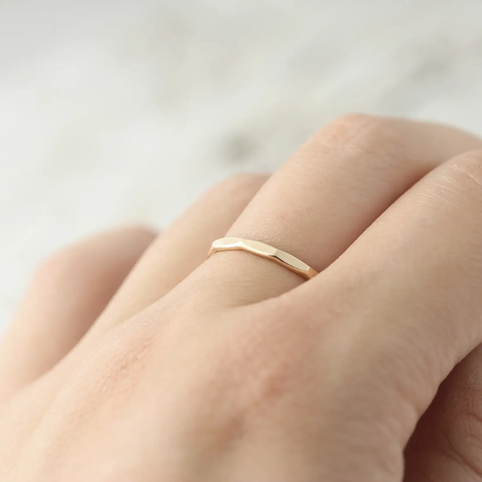 1,6mm Large Faceted Ring