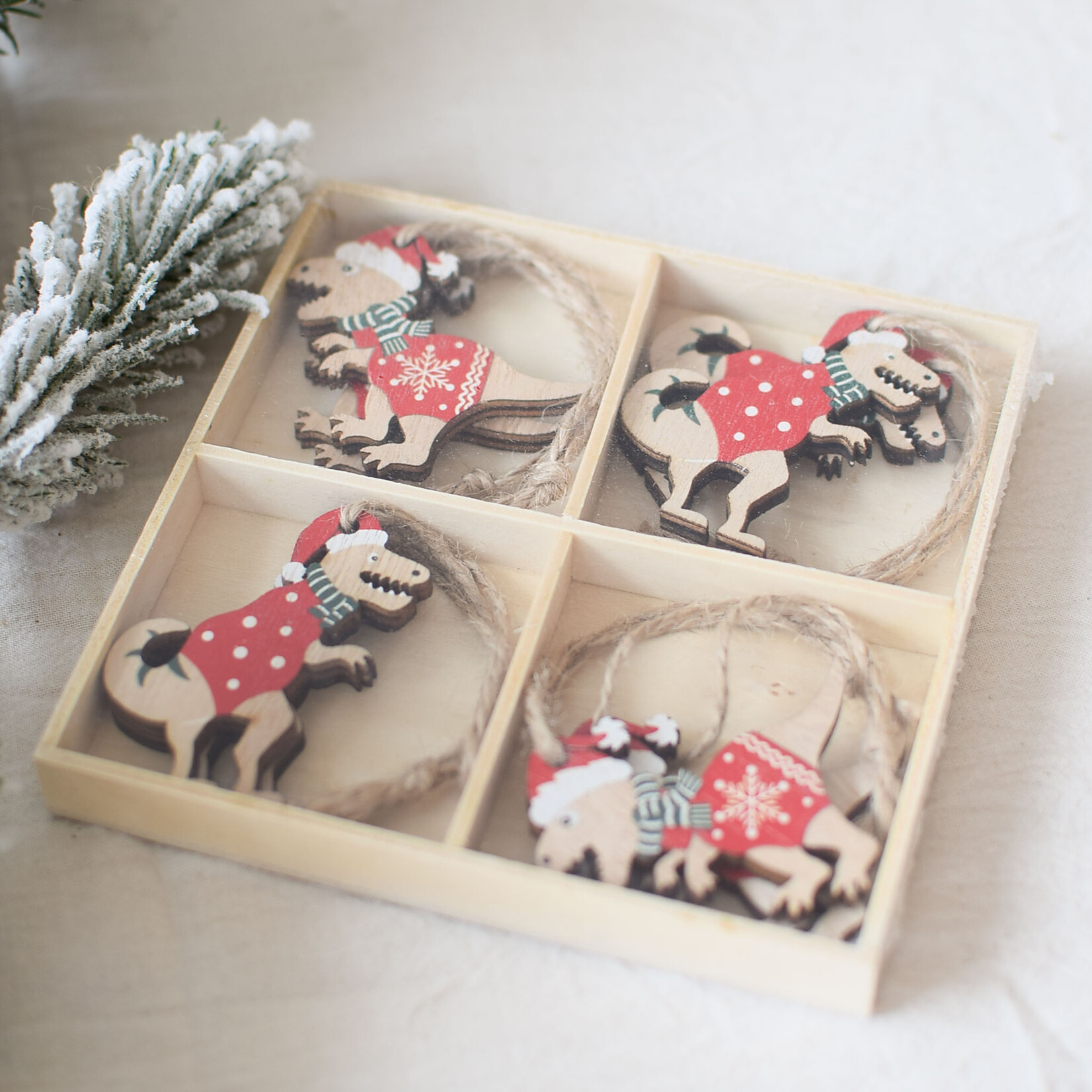 Ornements dinos en bois (set de 8)